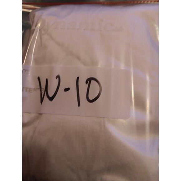 Maggie Barnes Pants, women's plus size 32W capris 22" long white capri, NWT - Picture 3 of 3